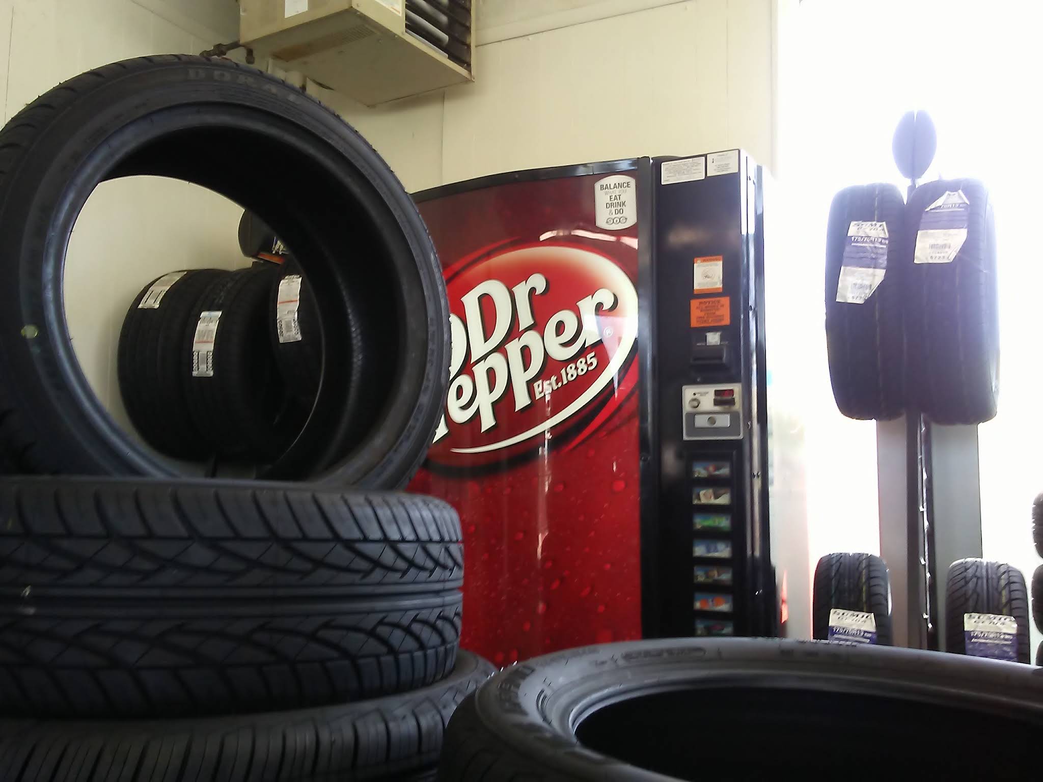 F & F Tire World