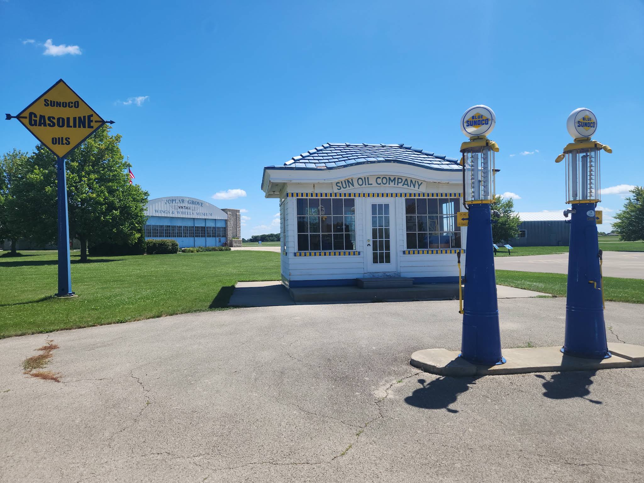 Vintage Wings and Wheels Museum